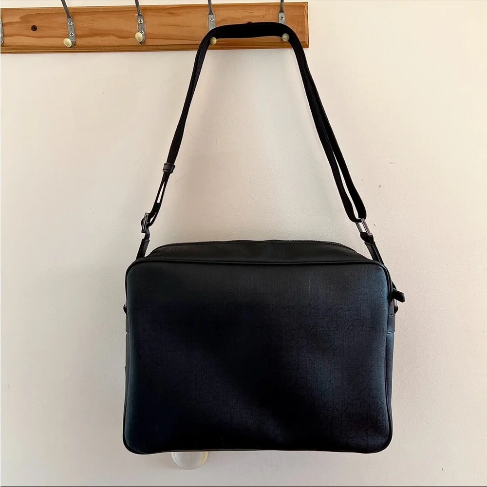 Calvin Klein messenger bag - Picture 4 of 11